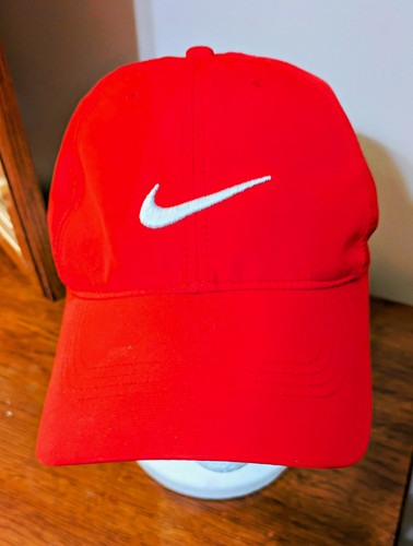 Nike red solid baseball cap - red,